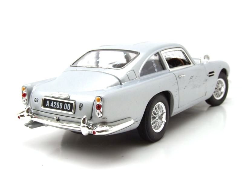 Aston Martin DB5 *James Bond 007* silver 1:18 Auto World