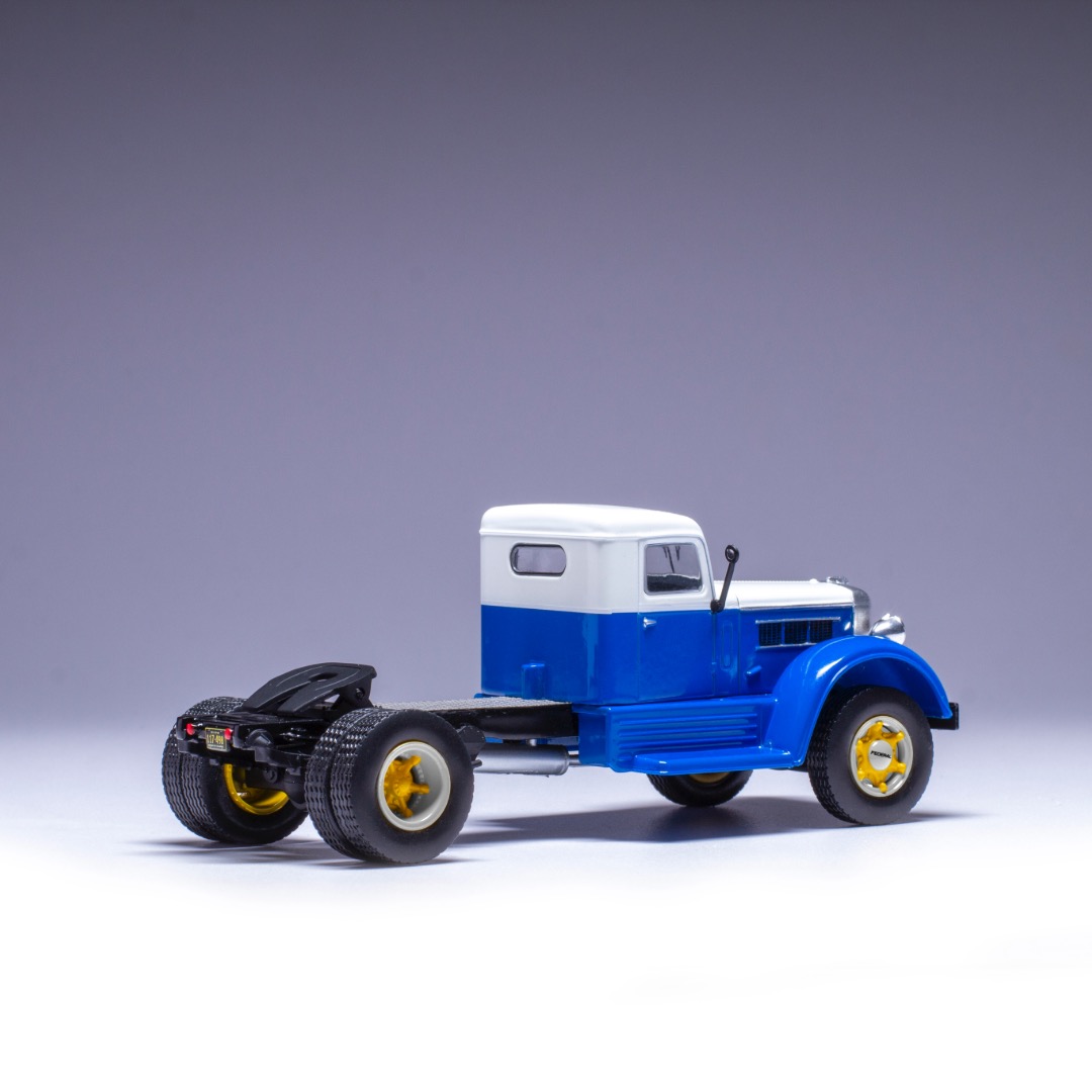 Federal 45 M 1946 blue/white 1:43 Ixo Models