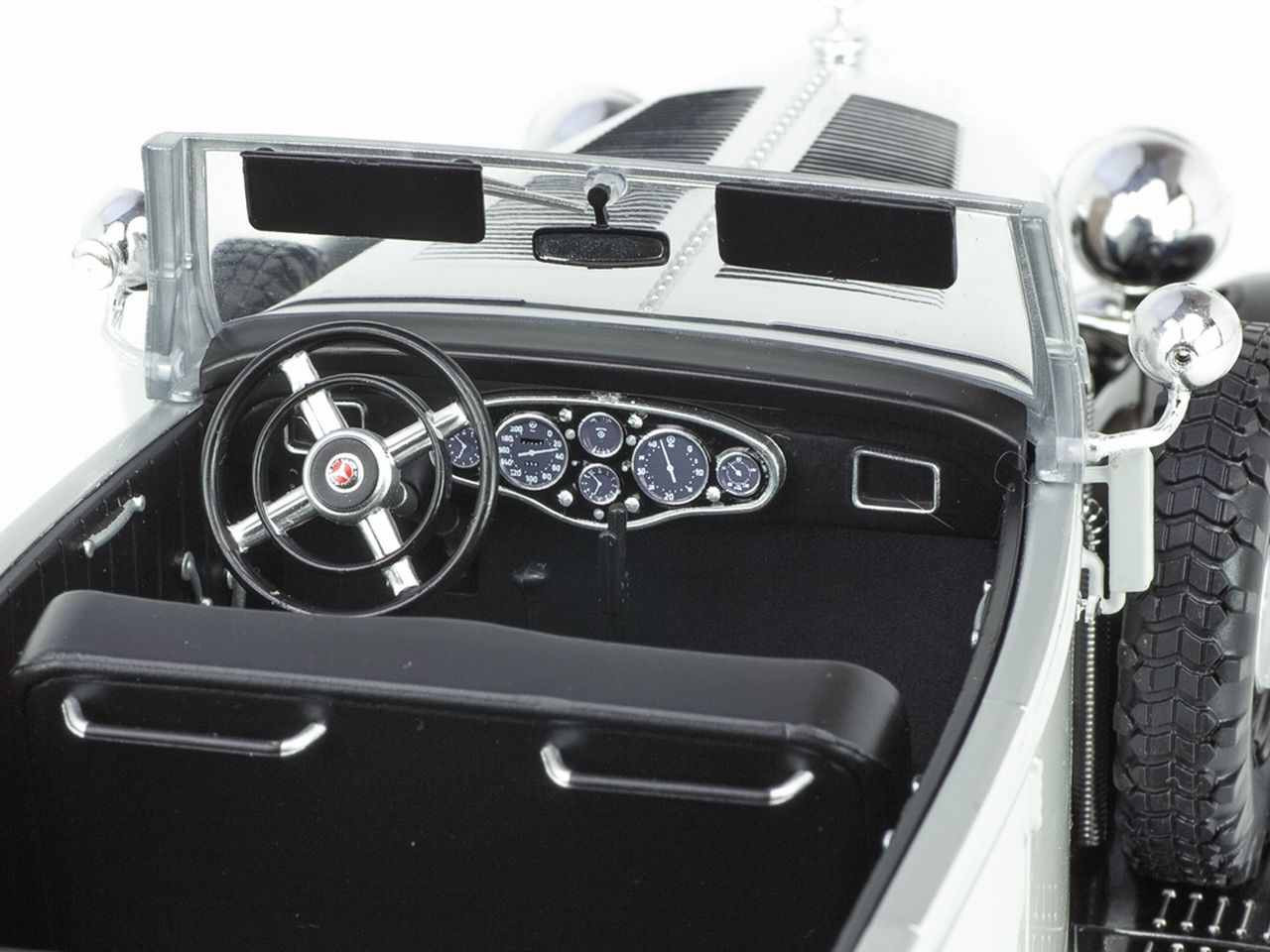 Mercedes-Benz G4 W31 1938 light grey/black 1:18 MCG Modelcar Group