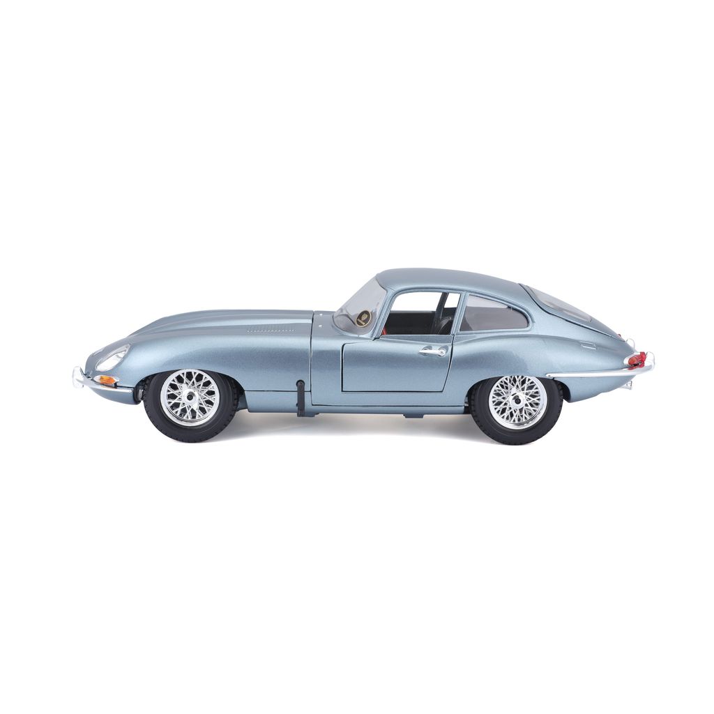 Jaguar E Type Coupe 1961 blue 1:18 Bburago