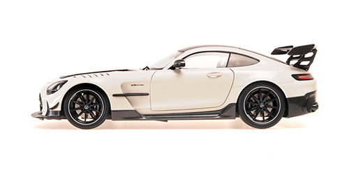 Mercedes-AMG GT Black Series 2021 white metallic 1:18 Minichamps 