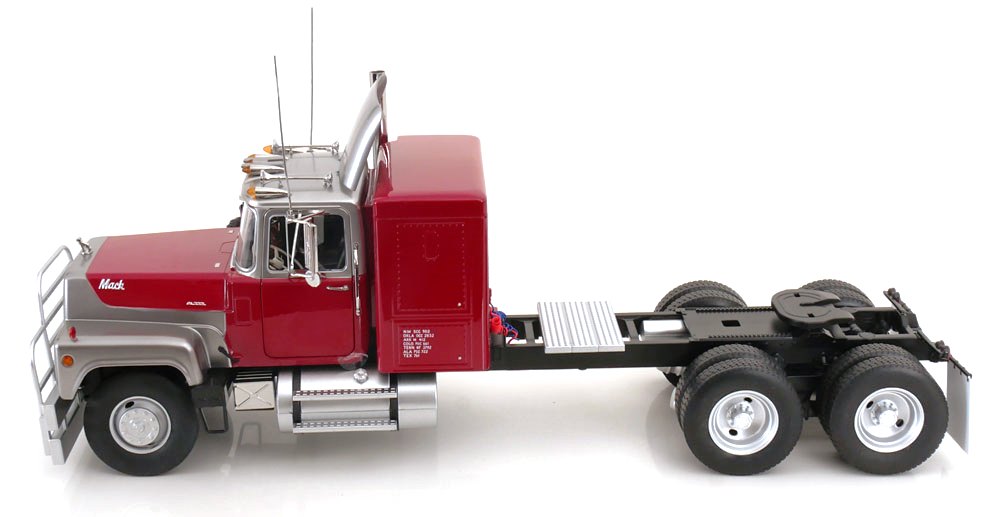 Mack RL700L 1974 red metallic/silver 1:18 Road Kings