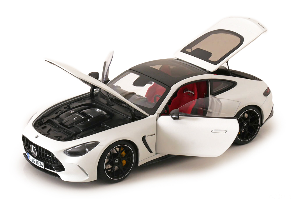 Mercedes-AMG GT 63 4Matic+ opalith white 1:18 NZG