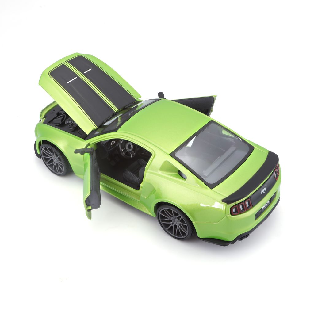 Ford Mustang street racer 2014 green 1:24 Maisto