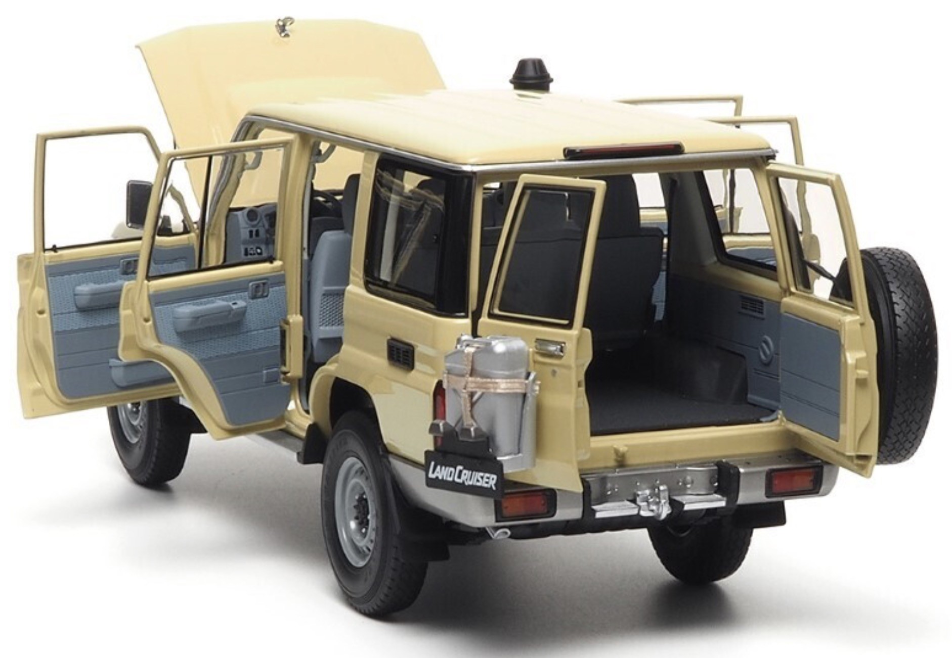 Toyota Land Cruiser 76 2017 cream 1:18 Almost Real