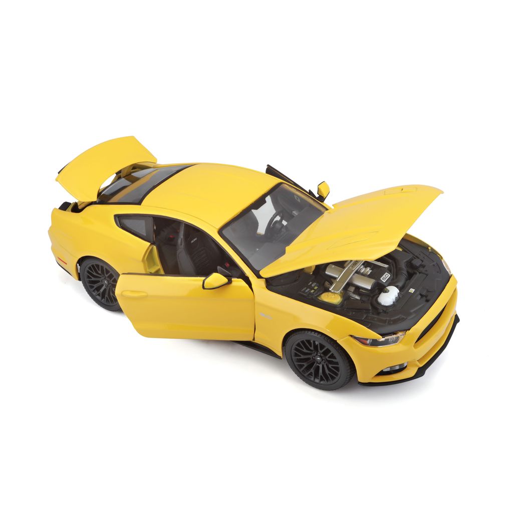 Ford Mustang 2015 yellow 1:18 Maisto