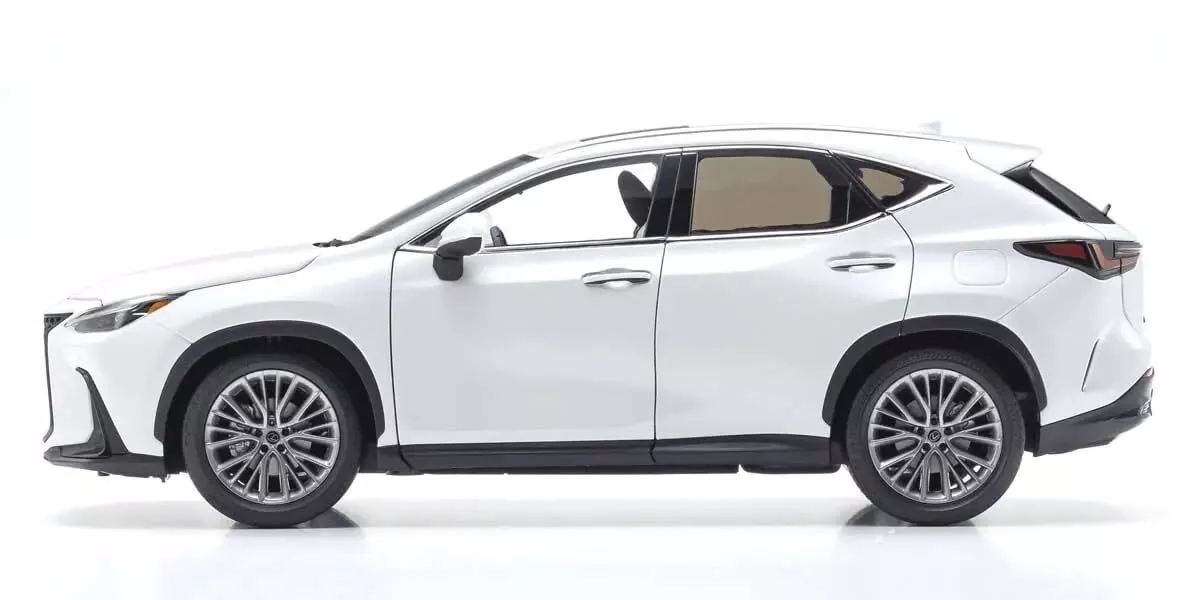 Lexus NX 450h 2022 white 1:18 Kyosho