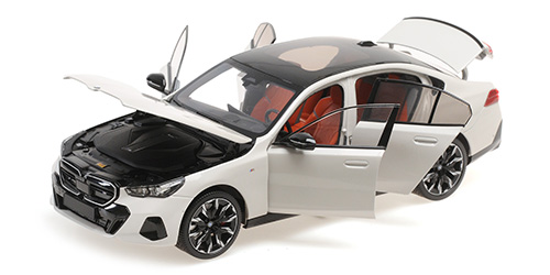 BMW i5 2023 white metallic 1:18 Minichamps 