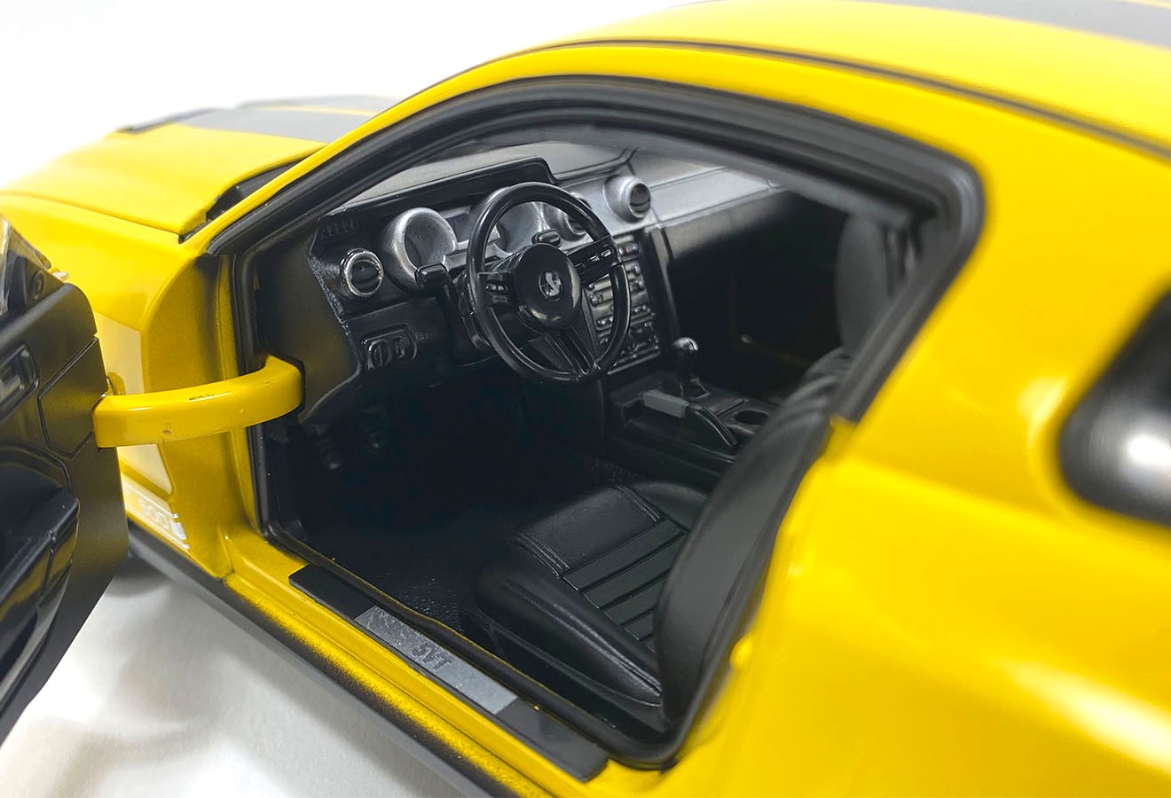 Shelby GT500 2007 yellow 1:18 Acme Diecast