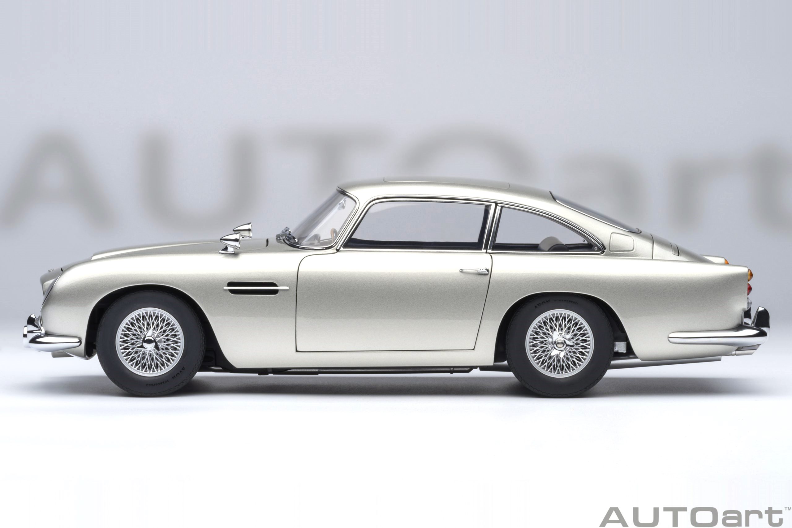 Aston Martin DB5 Goldfinger silver 1:18 AUTOart