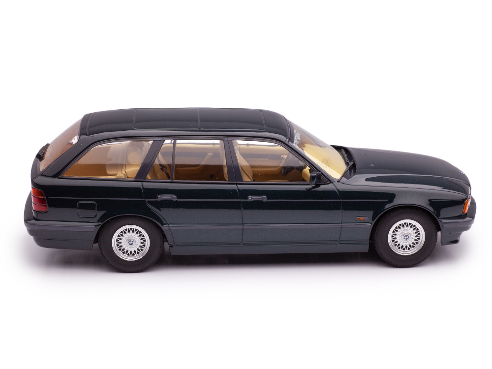 BMW 5-series Touring E34 1996 oxford green metallic 1:18 Triple9 Collection