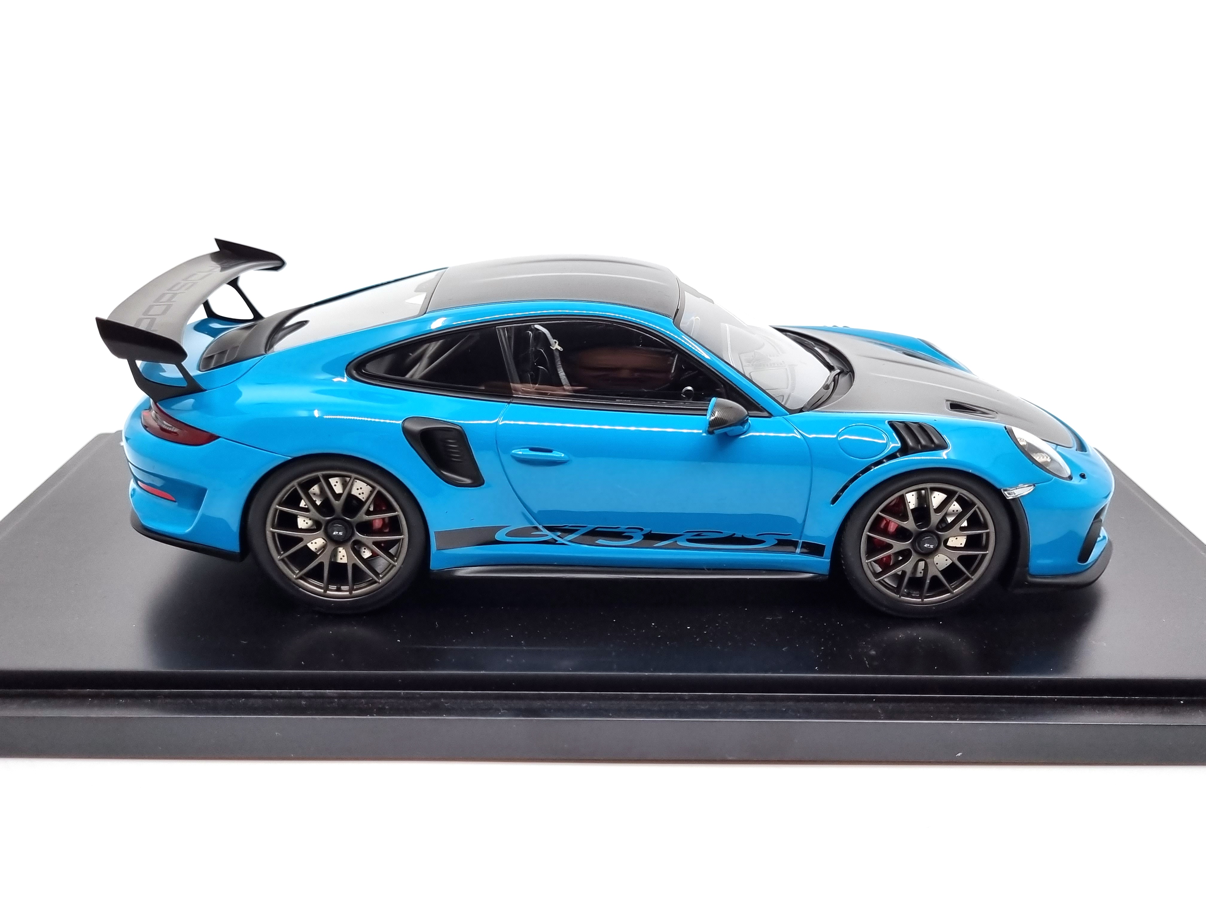 Porsche 911 GT3 RS Weissach Package 991.2 1:18 Spark