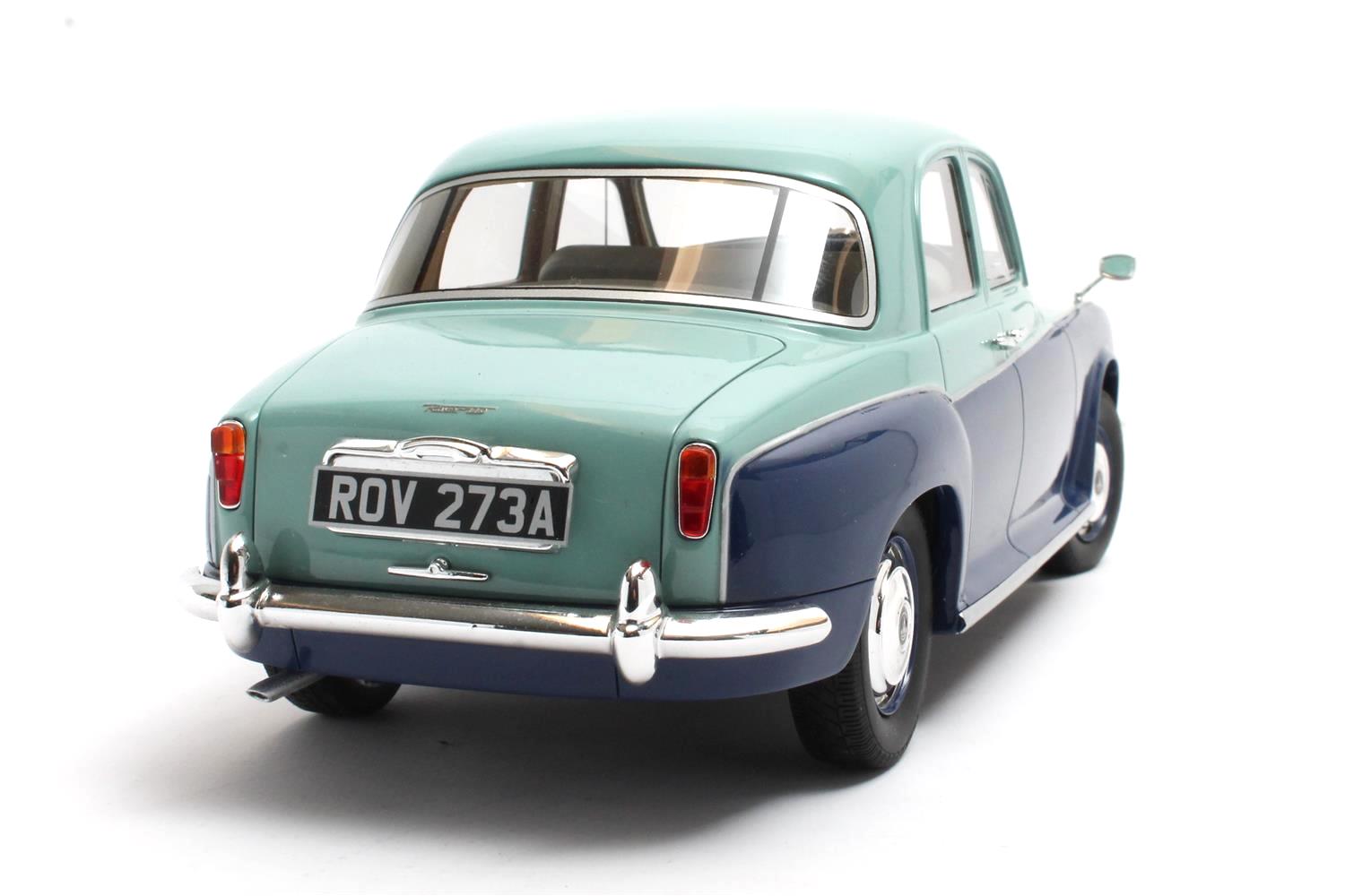 Rover 110 P4 1962 dark blue/blue 1:18 Cult Scale Models