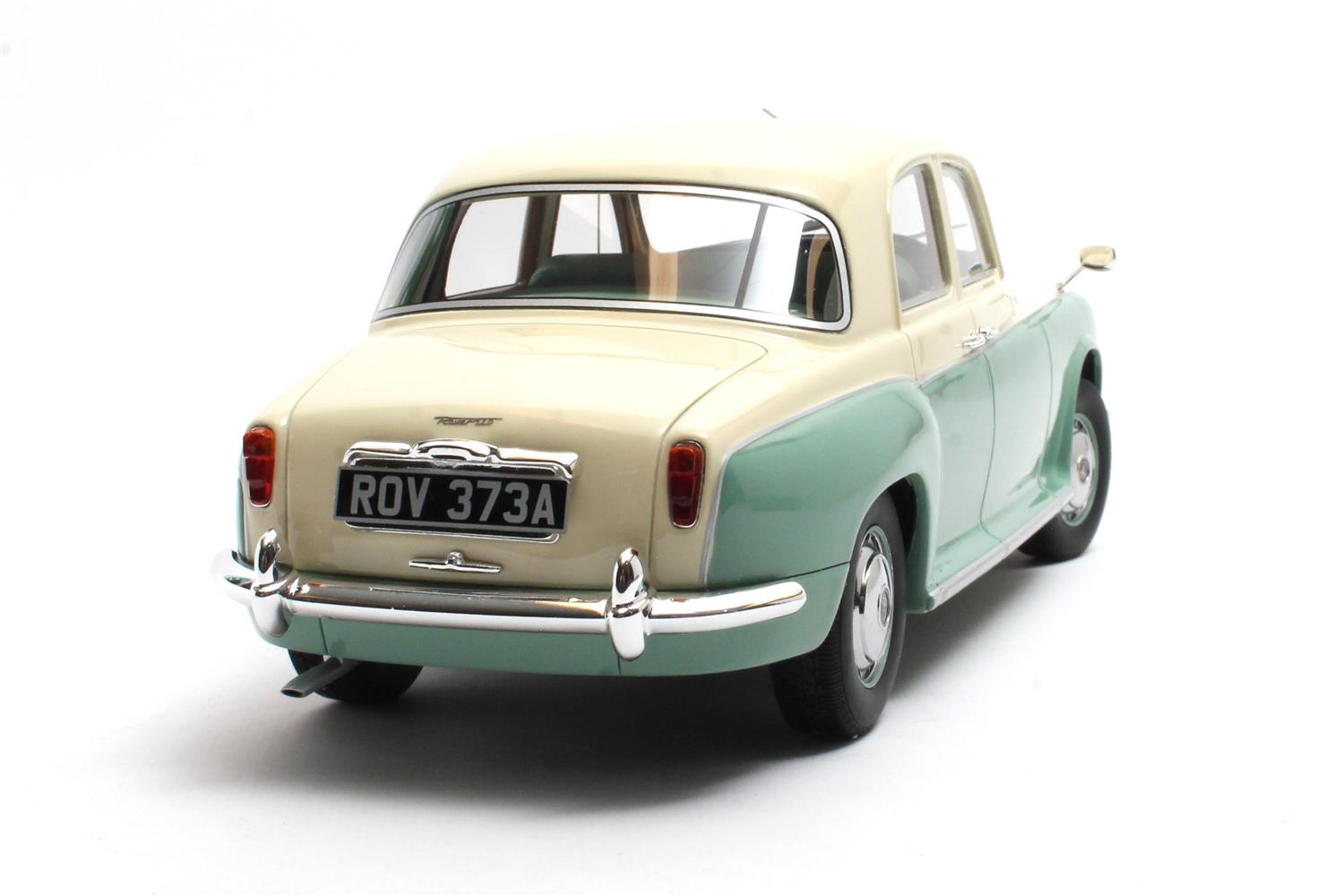 Rover 110 P4 1962 white/green 1:18 Cult Scale Models