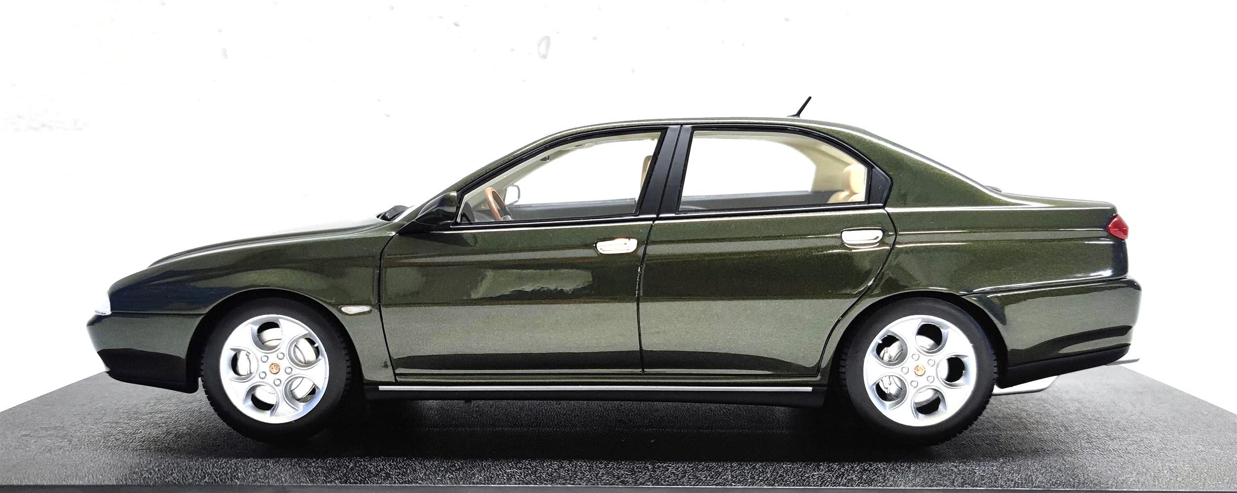 Alfa Romeo 166 3.0 V6 24v Super 1998 green metallic 1:18 Cult Scale Models