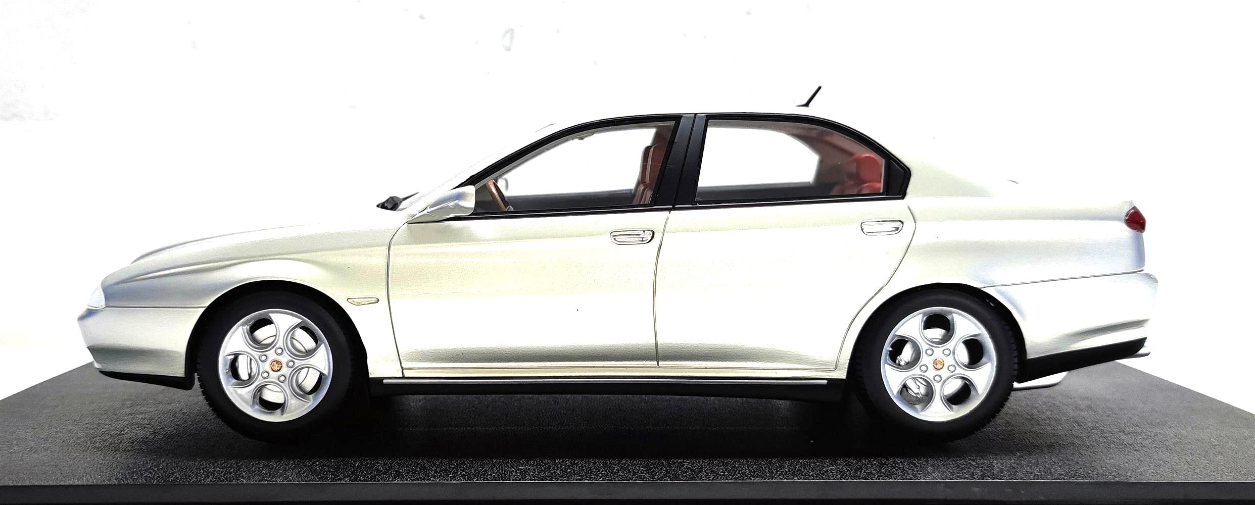 Alfa Romeo 166 3.0 V6 24v Super 1998 silver metallic 1:18 Cult Scale Models