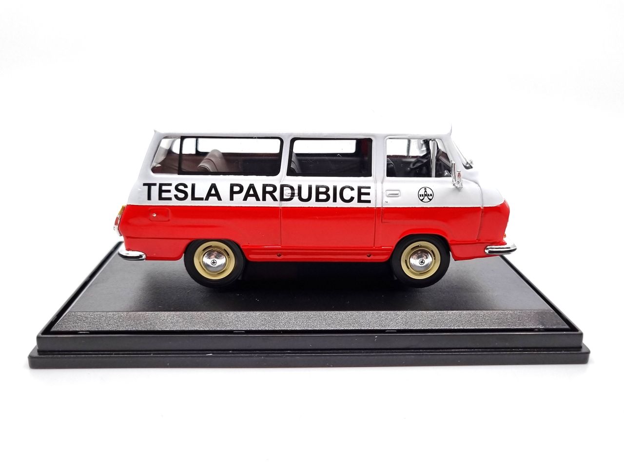 Škoda 1203 Tesla Pardubice limitovaná edice "Hokej 88" 1:43 Svět autíček