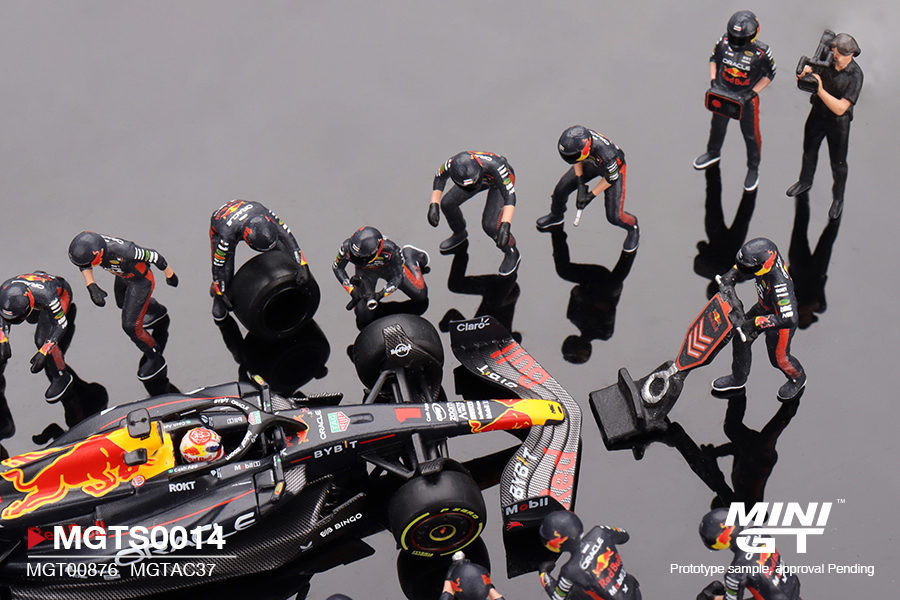 Red Bull Racing RB19 #1 Max Verstappen Japanese GP 2023 Pit Crew Set 1:64 Mini GT