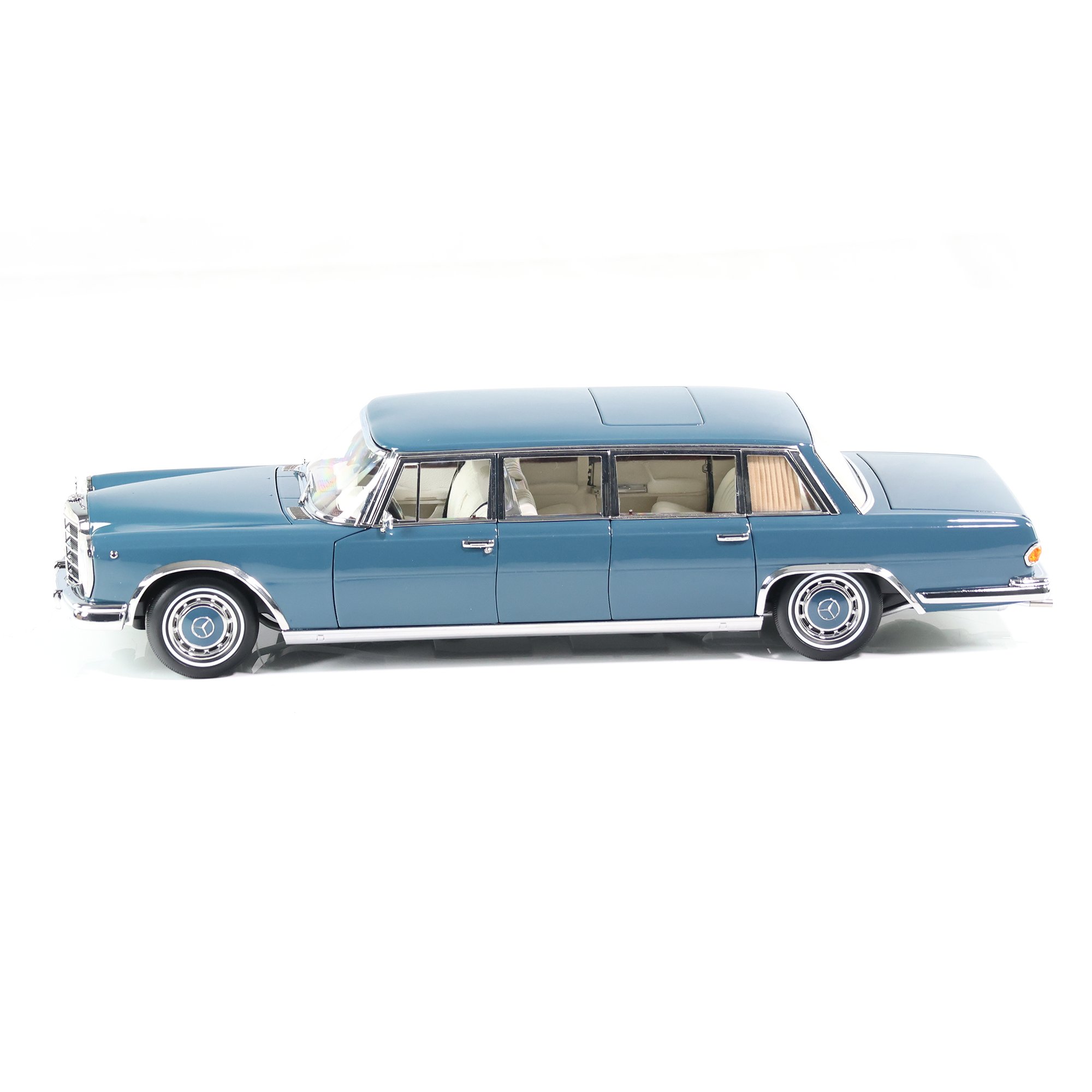 Mercedes-Benz 600 Pullman W 100 1963-1981 blue 1:18 NZG