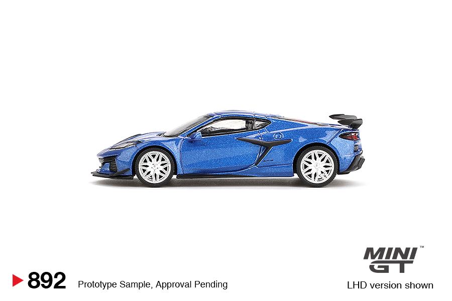 Chevrolet Corvette Z06 2023 Elkhart Lake Blue Metallic 1:64 Mini GT