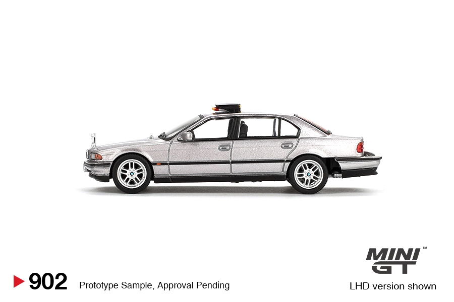 BMW 750IL "Tomorrow Never Dies" James Bond Model Collection 1:64 Mini GT