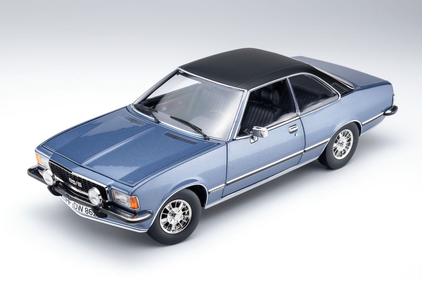 Opel Commodore B GS/E Coupe 1975 sapphire blue metallic 1:18 Touring Modelcars