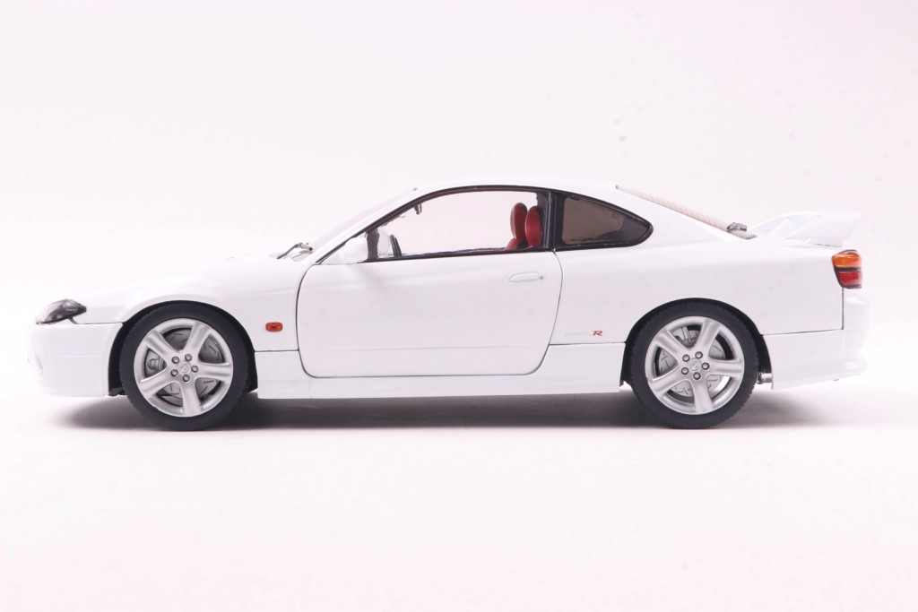 Nissan Silvia S15 Spec-R Aero 1999 white 1:18 Solido