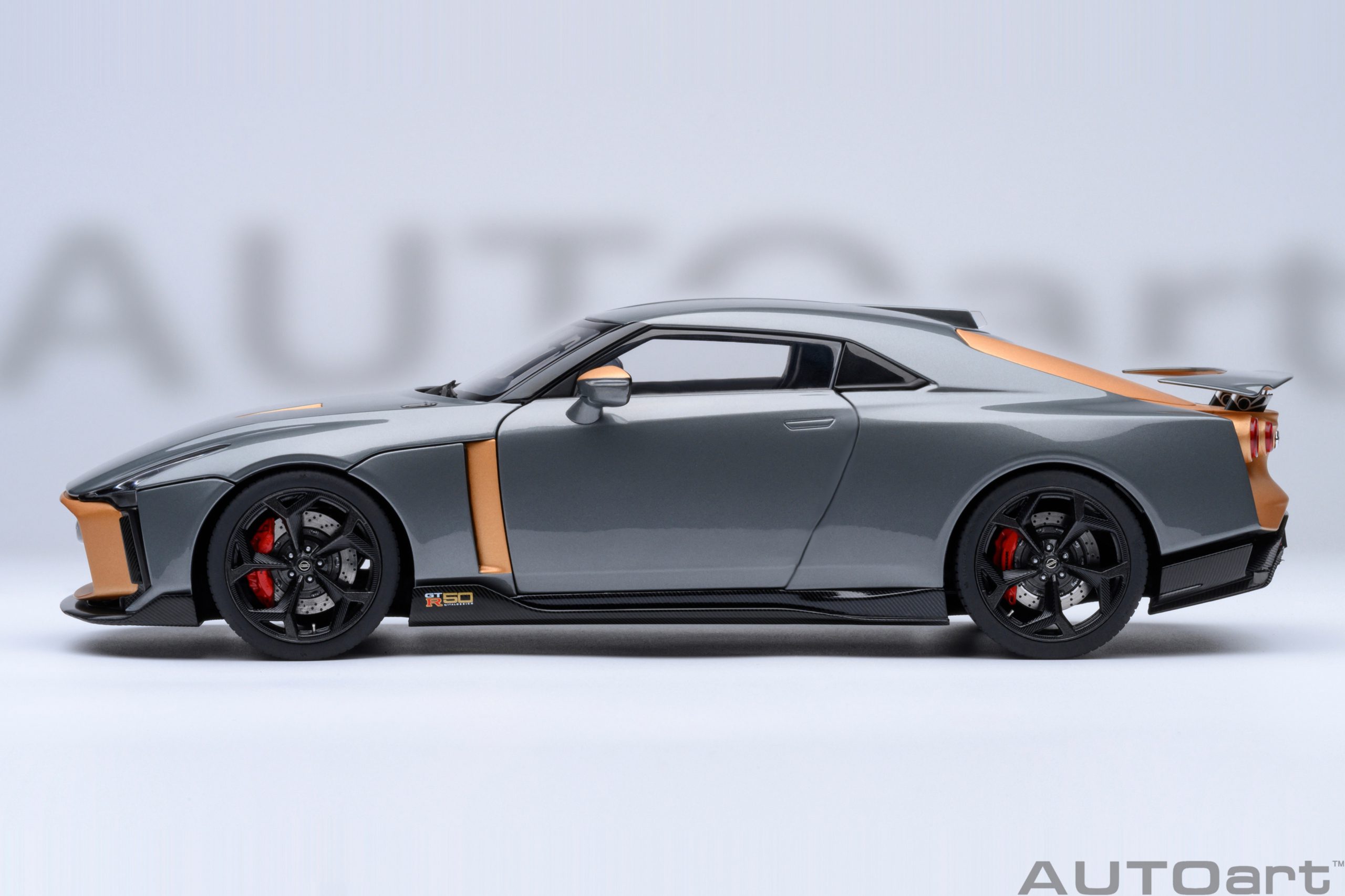 Nissan GT-R50 By Italdesign Goodwood Version 2020 grey/gold 1:18 AUTOart