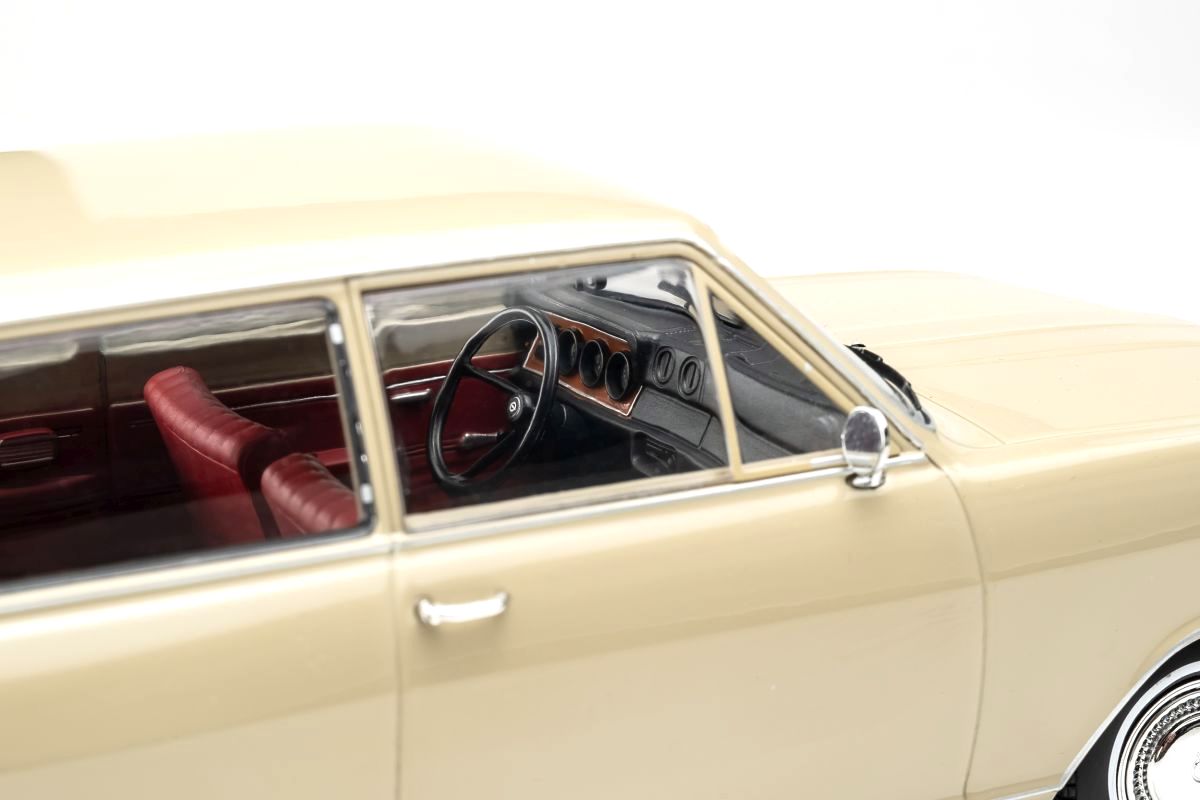 Opel Kadett B Caravan 1972 sierra beige/red interior 1:18 Touring Modelcars