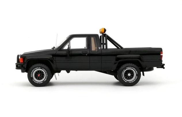 Toyota Hilux SR5 1985 Glossy Black 202 1:18 OttOmobile