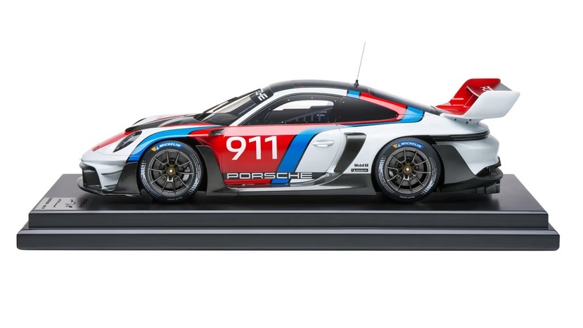 Porsche 911 GT3 R #911 Racing 1:12 Porsche Dealer Edition