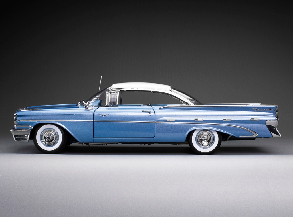 Pontiac Bonneville Hard Top 1959 vanguard blue metallic 1:18 Sun Star
