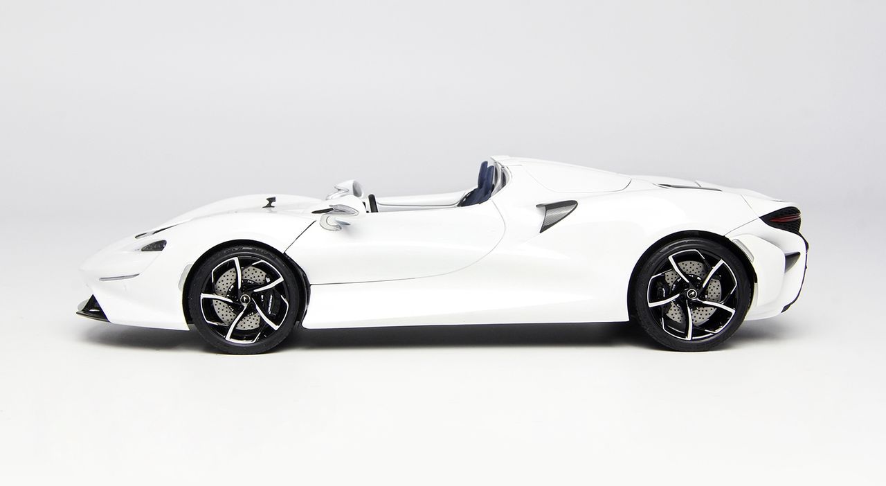 McLaren Elva white 1:18 LCD Model