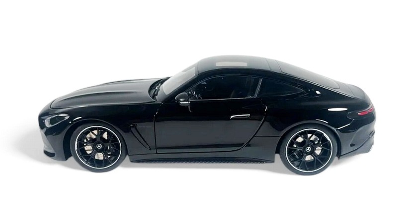 Mercedes-AMG GT63 obsidian black 1:18 NZG