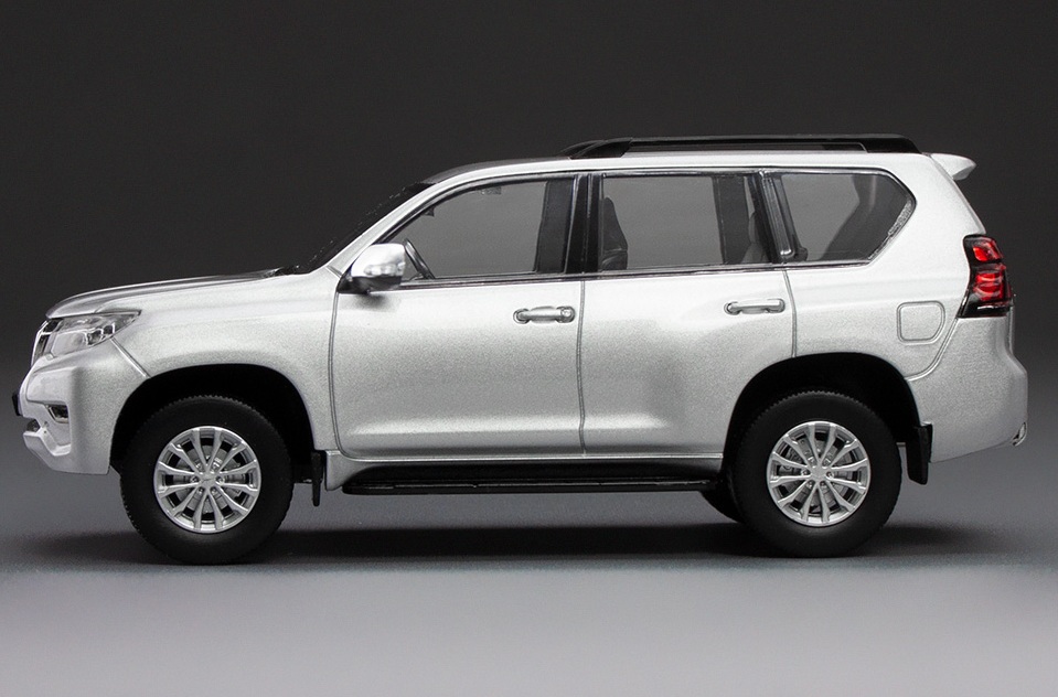 Toyota Land Cruiser Prado 2018 silver 1:43 Vitesse