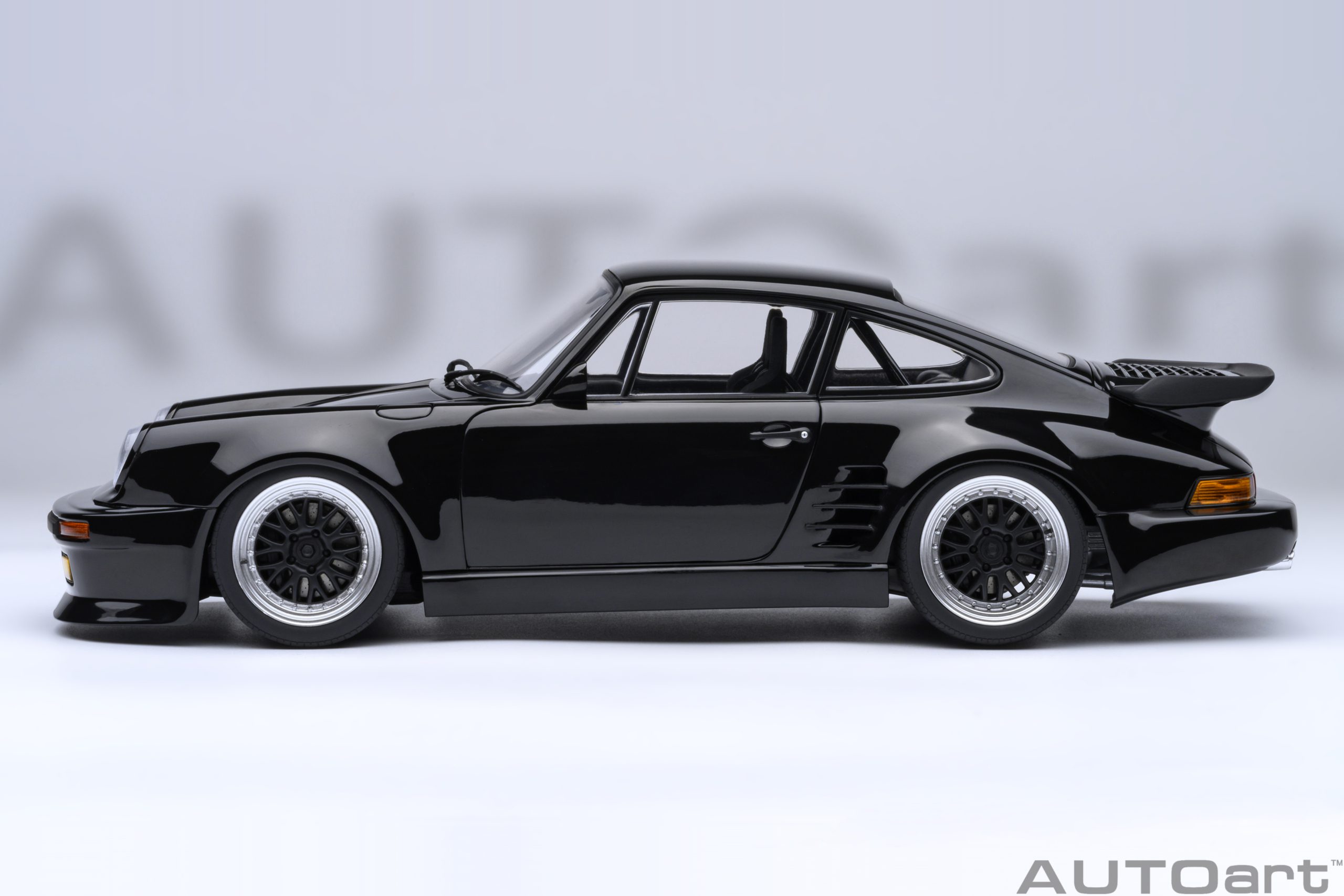 Porsche 911 930 Turbo Wangan Midnight *Blackbird* 1:18 AUTOart