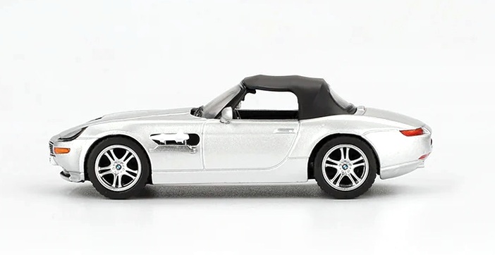 BMW Z8 *The World Is Not Enough* 1999 silver English Blister Packaging 1:64 Mini GT