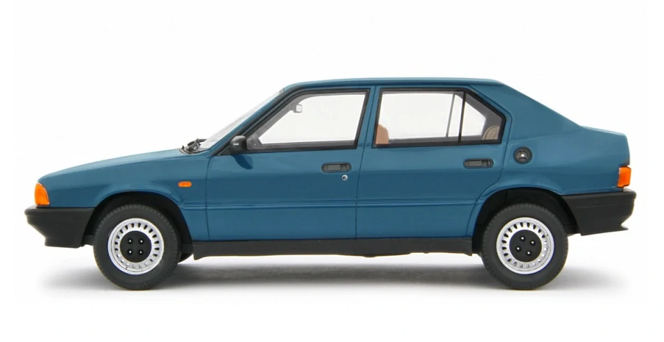 Alfa Romeo 33 1.3S 1985 blue 1:18 Laudoracing Model