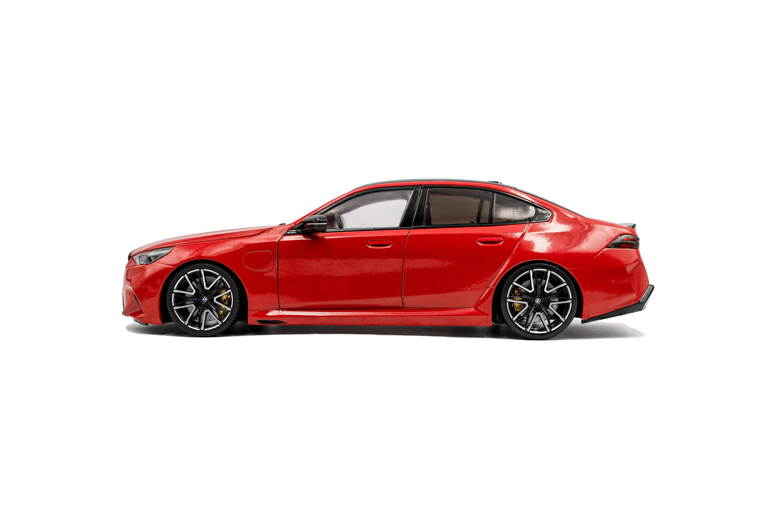 BMW M5 2025 fire red 1:18 Solido
