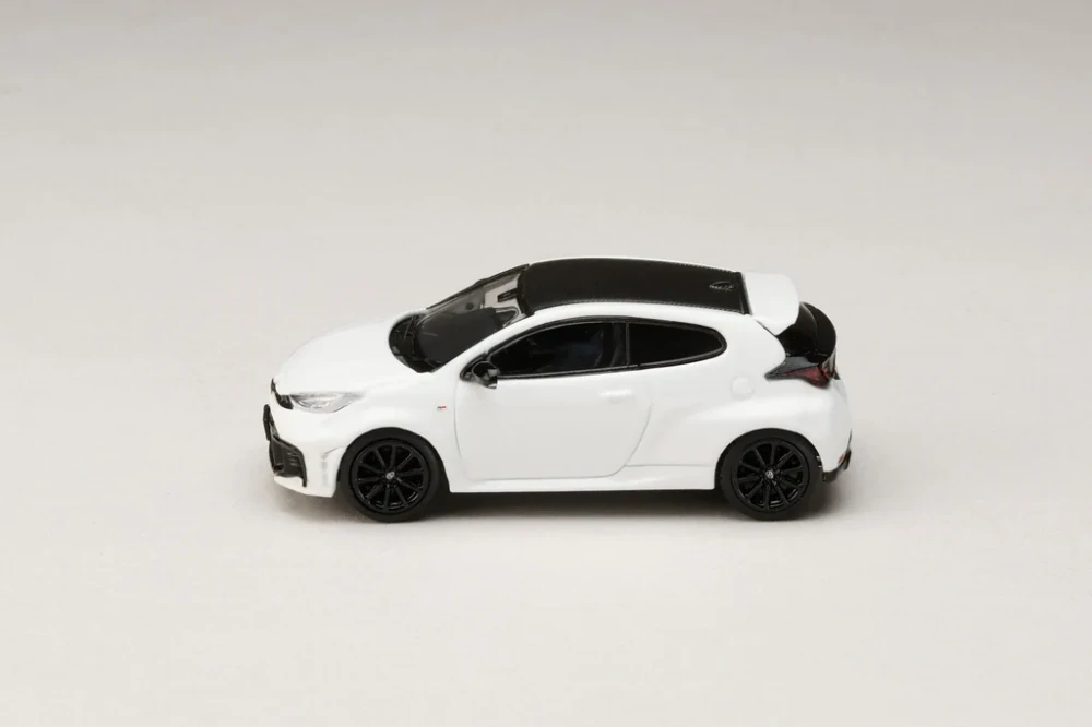 Toyota GR YARIS RZ High performance 2024 super white II 1:64 Hobby Japan