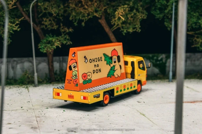 Mitsubishi Fuso Canter *OHIGEnoPON* orange 1:64 Tarmac