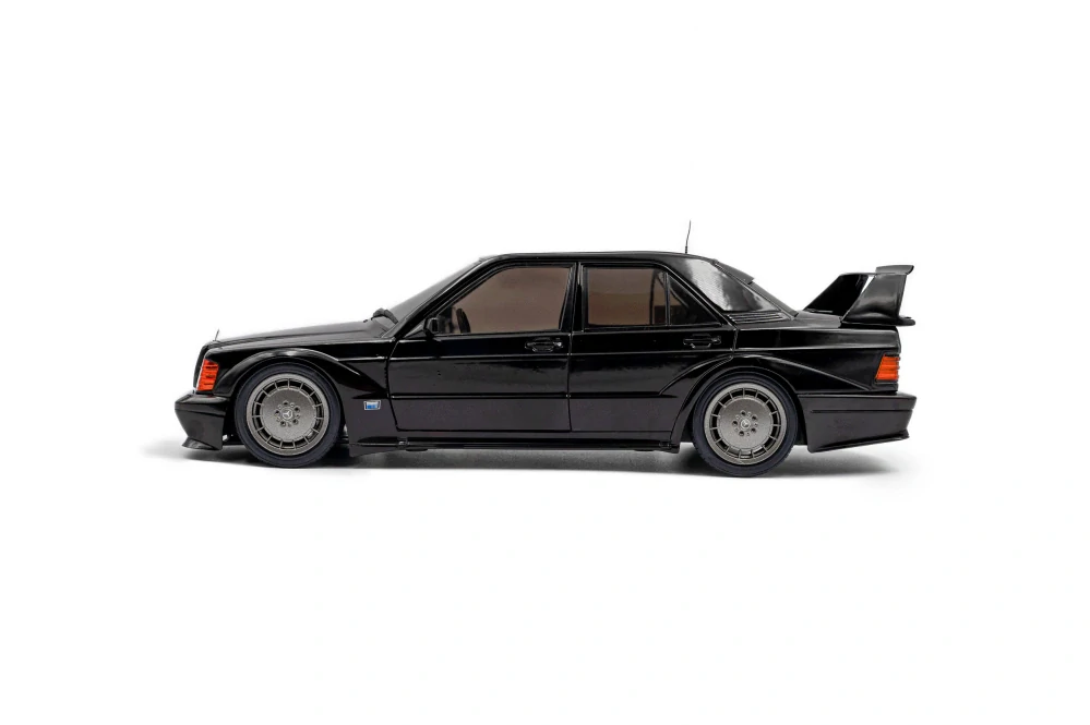 Mercedes-Benz 190 W201 EVO II black 1:18 Solido