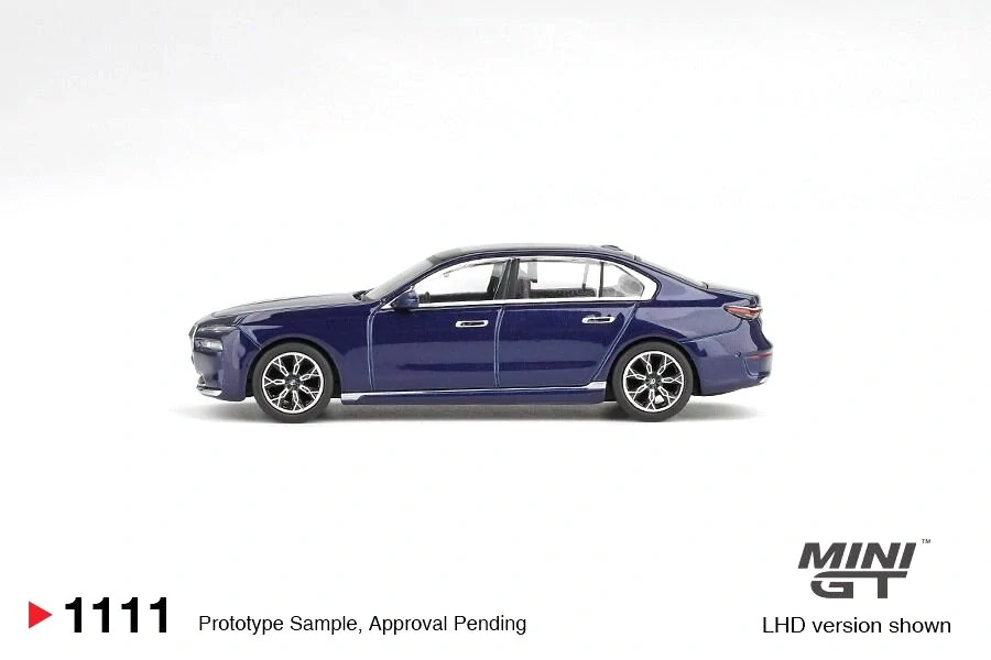 BMW i7 xDrive60 2022 Tanzanite blue metallic 1:64 Mini GT