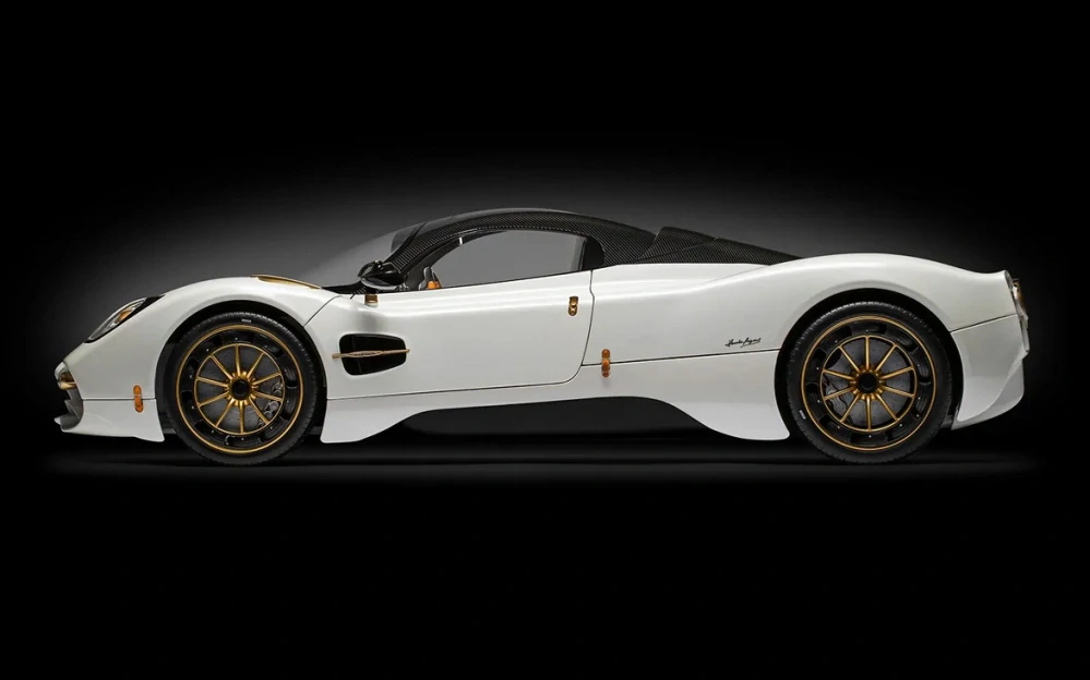 Pagani Utopia Coupé 2023 Model Kit pearl white 1:8 Pocher