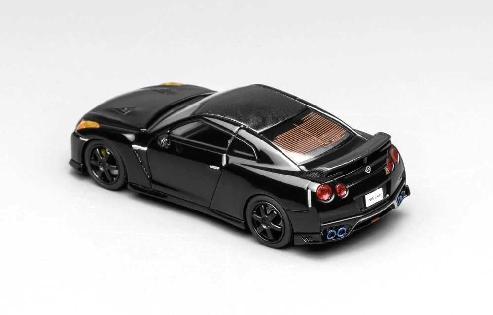 Nissan GT-R (R35) Coupe 2007 black 1:64 Motorhelix 