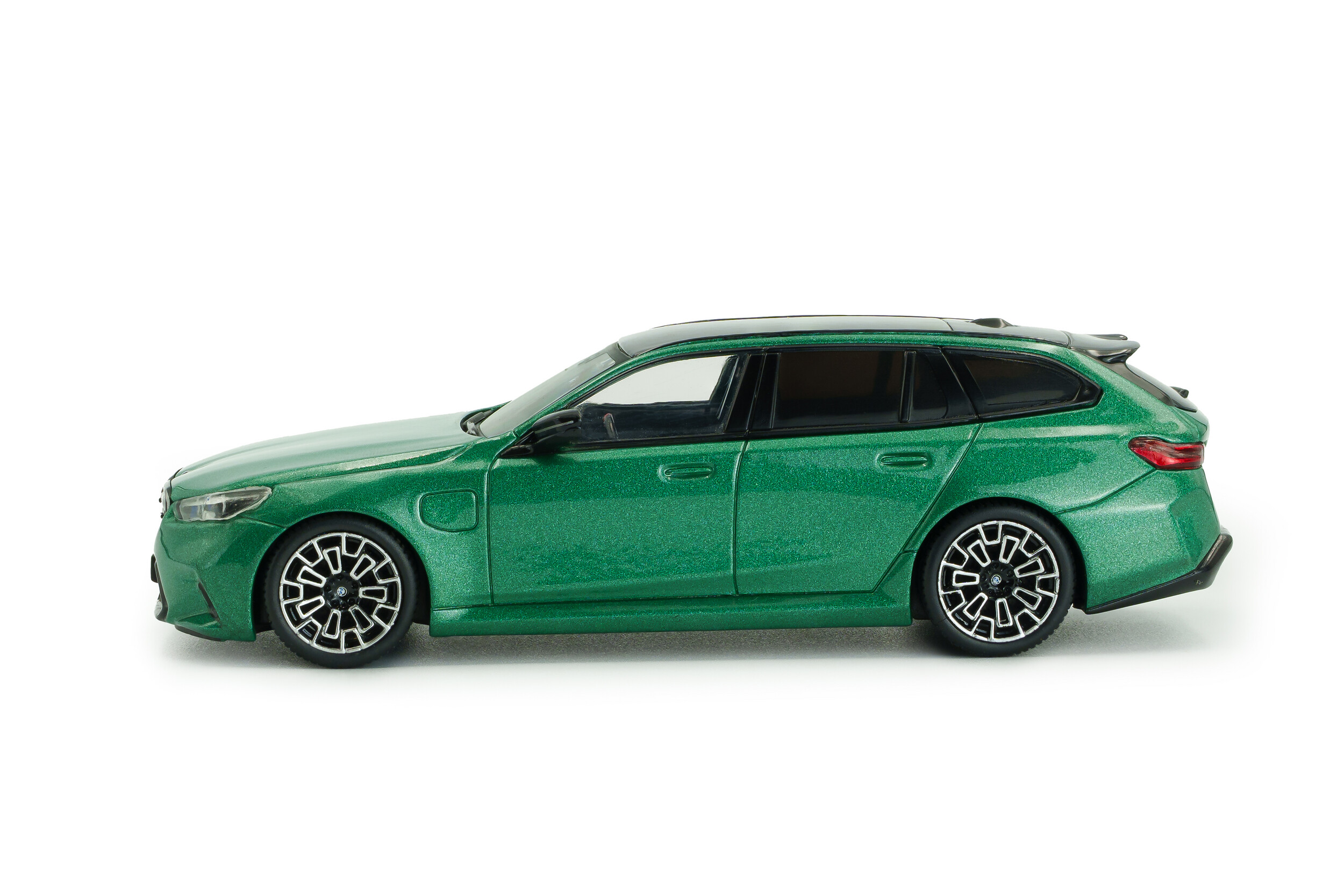BMW M5 Touring 2024 Isle of Man green 1:43 Solido