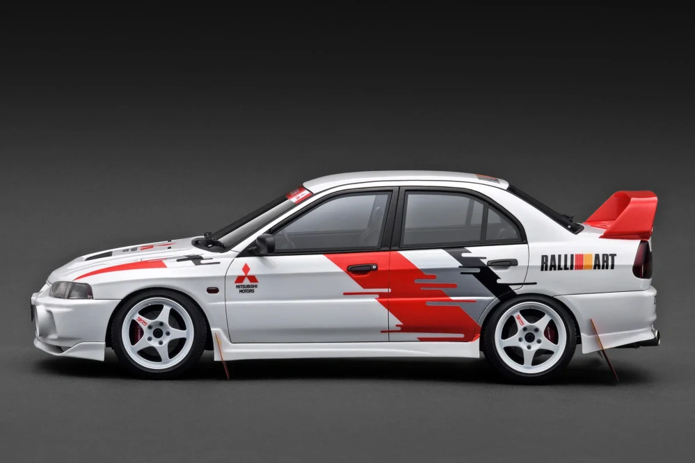 Mitsubishi Lancer Evolution IV CN9A white rally decoration version 1:18 Ignition Model