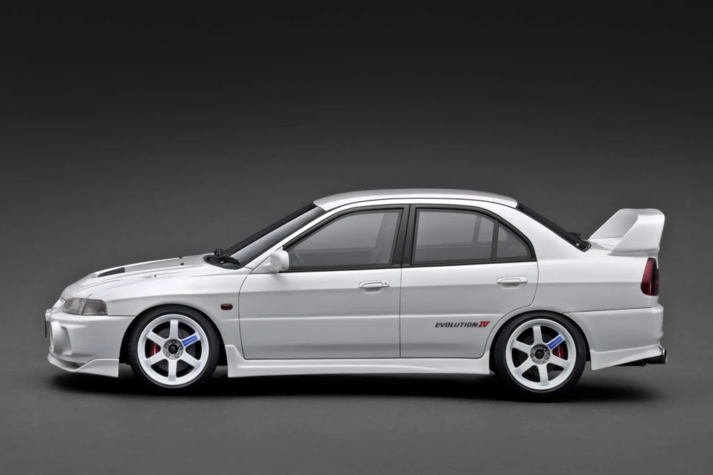 Mitsubishi Lancer Evolution IV CN9A white 1:18 Ignition Model