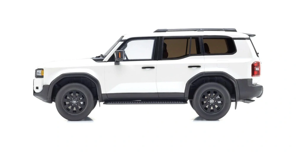 Toyota Land Cruiser 250 2024 white 1:18 Kyosho