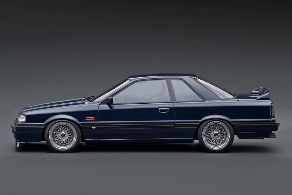 Nissan Skyline GTS-R (R31) blue/black 1:18 Ignition Model
